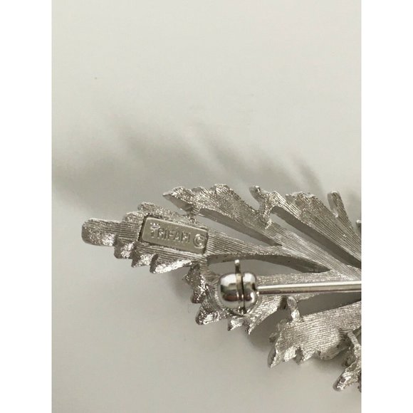 Vintage Trifari Feather Silver Tone Designer Signed Costume Brooch Pin Jewelry - Picture 3 of 4